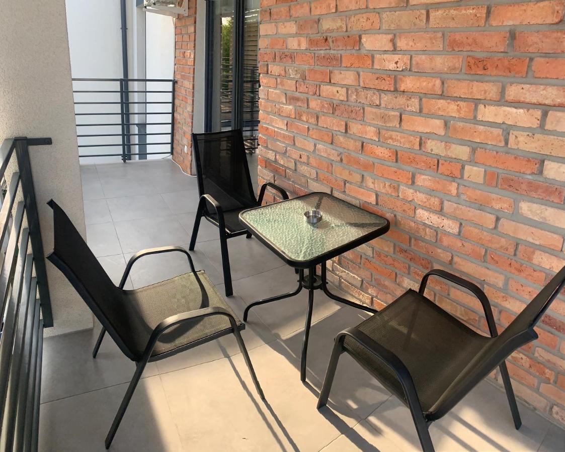 Klimatyzowany Apartament Z Miejscem Garazowym ゴジュフ・ヴィエルコポルスキ エクステリア 写真